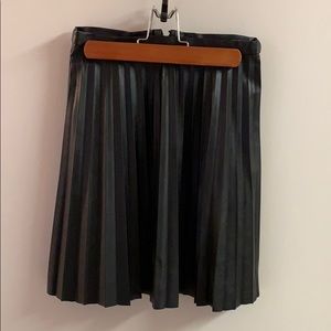 J.Crew Pleated Faux leather mini skirt, black 00